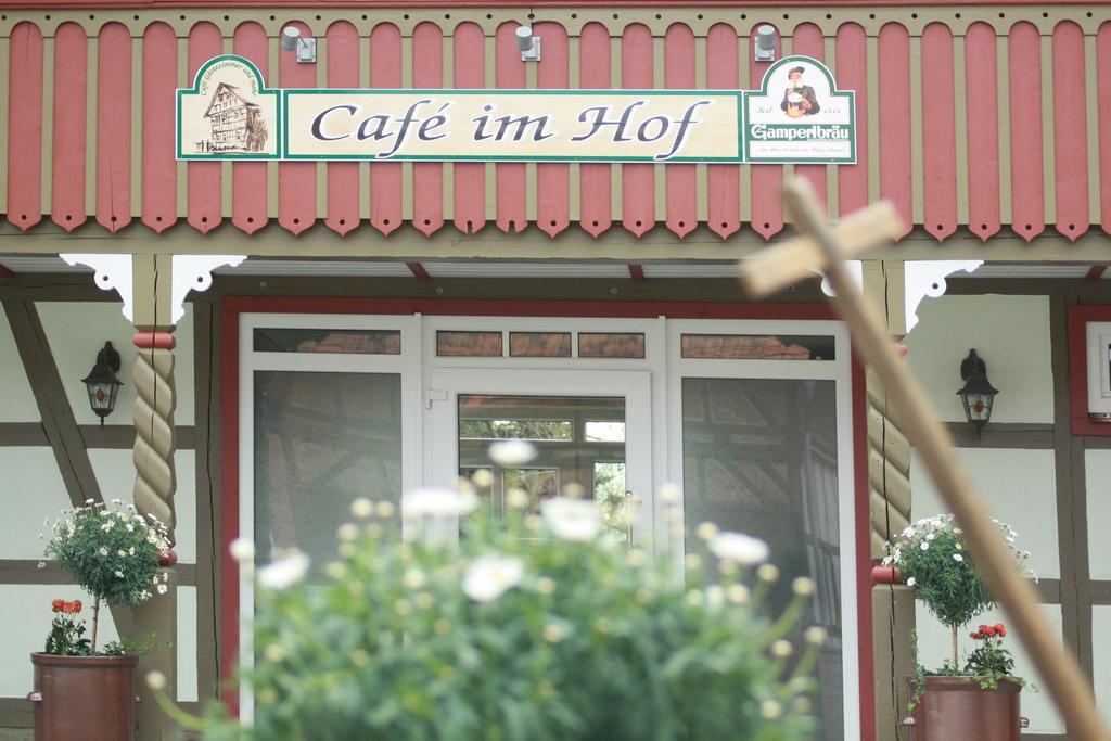 Cafe Im Hof- Bed & Breakfast Streufdorf エクステリア 写真