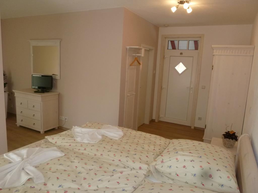 Cafe Im Hof- Bed & Breakfast Streufdorf エクステリア 写真