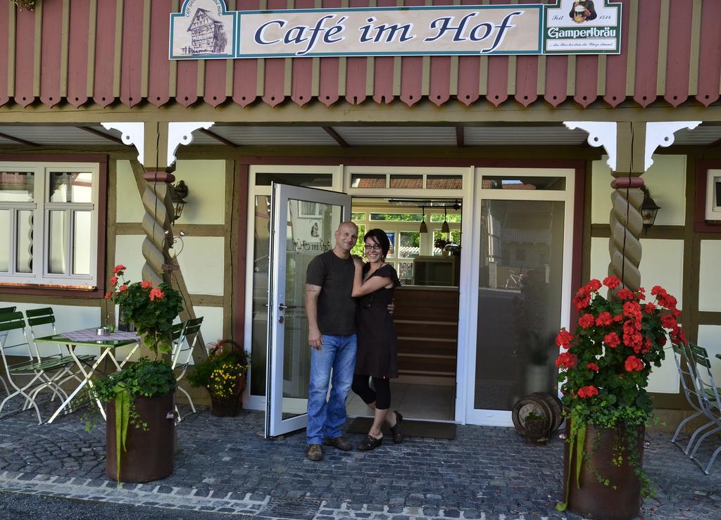 Cafe Im Hof- Bed & Breakfast Streufdorf エクステリア 写真
