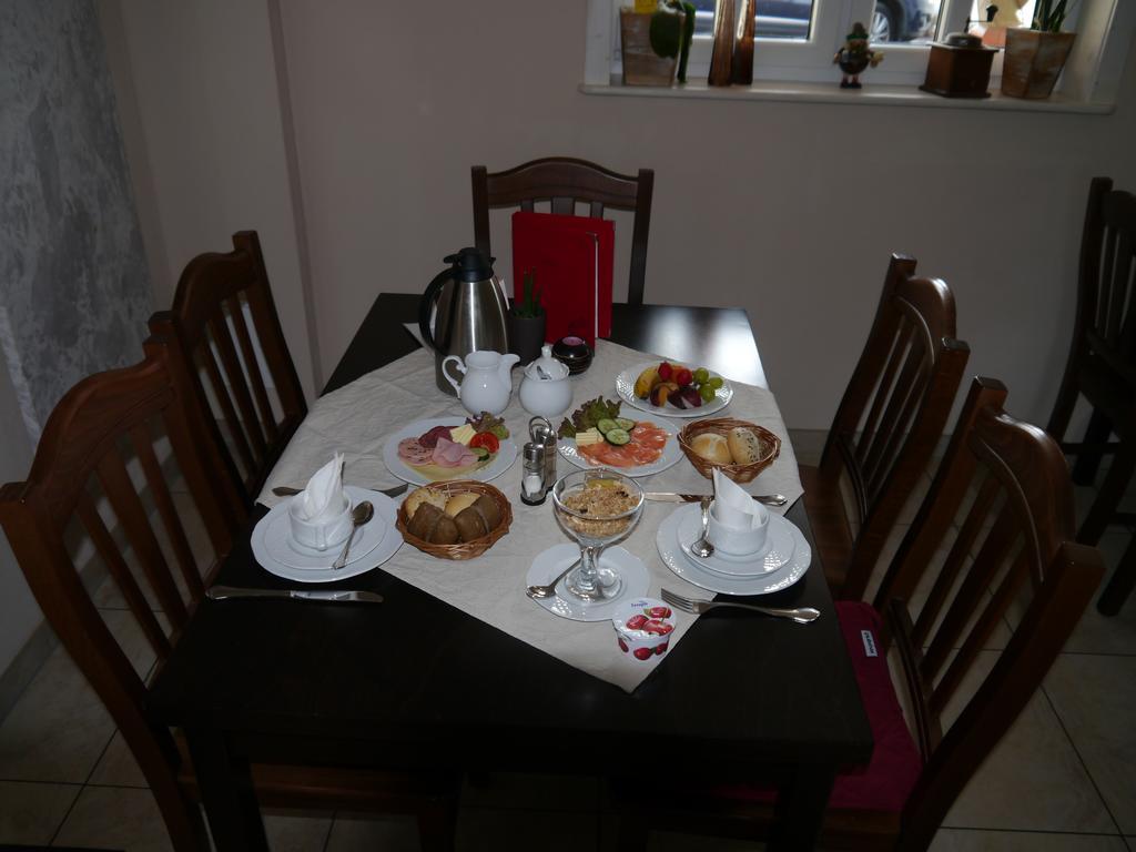 Cafe Im Hof- Bed & Breakfast Streufdorf エクステリア 写真