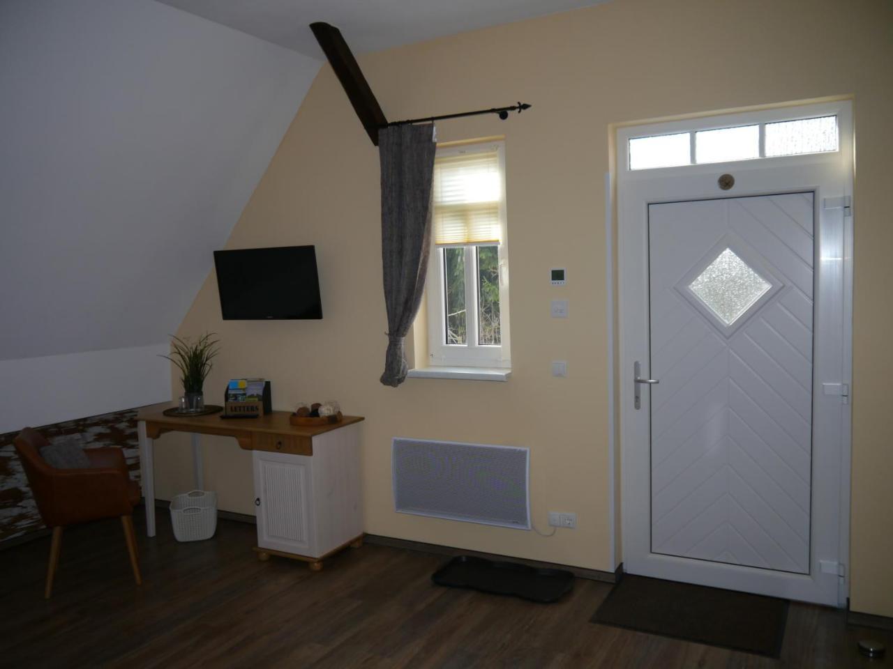 Cafe Im Hof- Bed & Breakfast Streufdorf エクステリア 写真