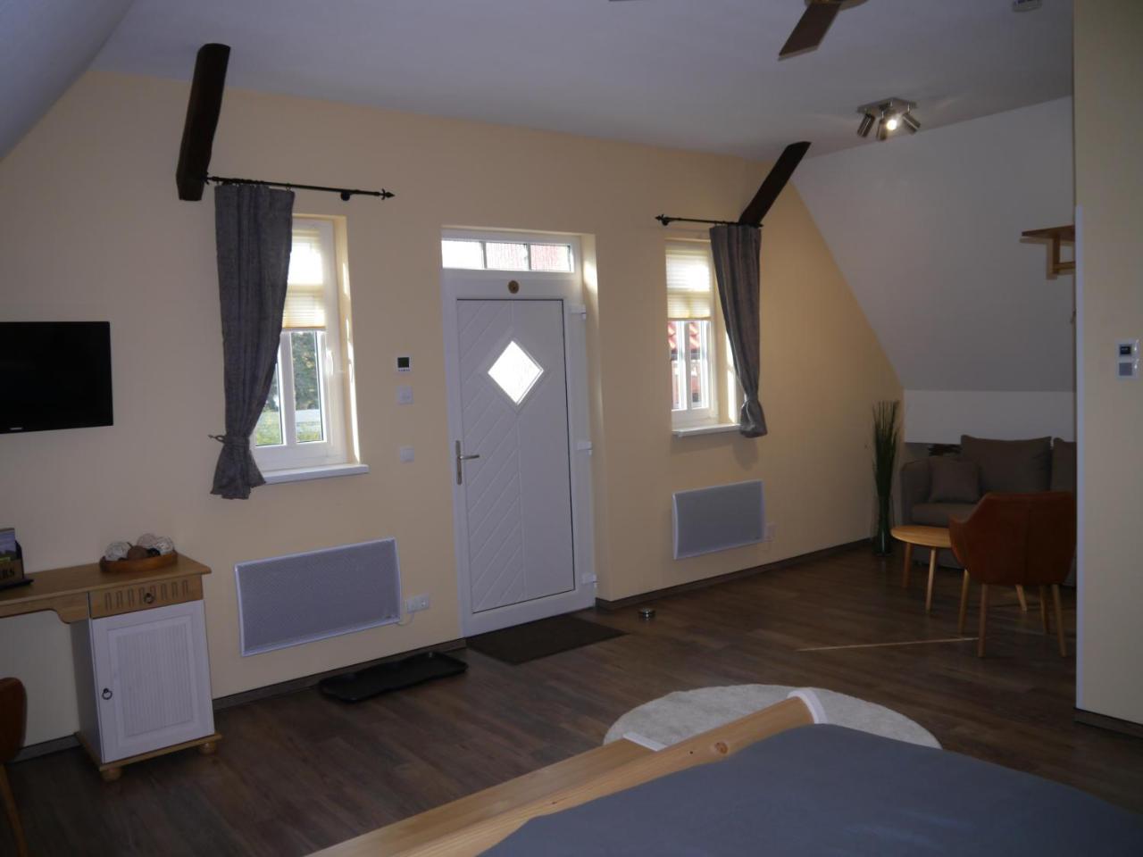 Cafe Im Hof- Bed & Breakfast Streufdorf エクステリア 写真